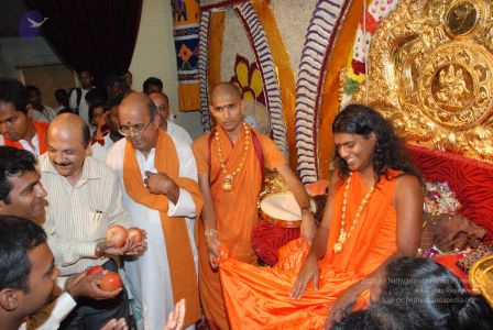 20080717 more darshan 0360 CMP WM.jpg