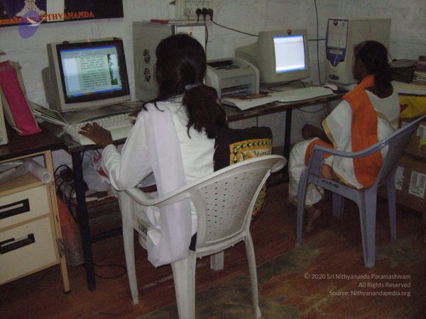 2008 Gurukul Photo 125 1kvvYlTJksIgi8Q koHFyhyKK55XBOmfb.jpg