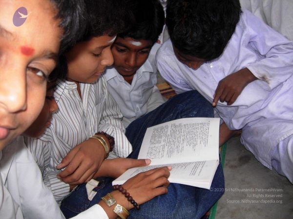 2008 Gurukul Photo 159 1jDMkCKVR3emQ6TzaLqHPV3fUUy0gIIh2.jpg