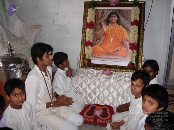 2008 Gurukul Photo 160 1 LtEV6J4Sp3UgtNzTKjvksVafEmFEXoM.jpg