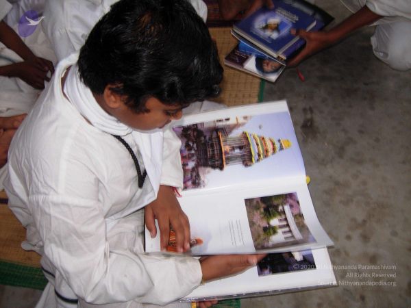 2008 Gurukul Photo 173 1NzEajqY2RVsgjj73rP3ETYvKjFZja2i-.jpg