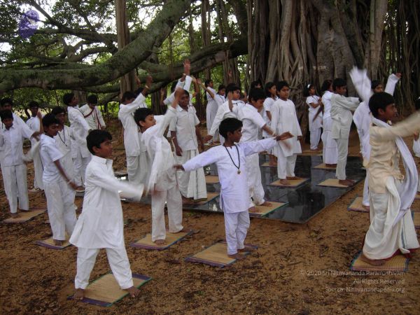 2008 Gurukul Photo 270 1PFj3PXI6XPXbYy2VSYqcesa5aHkjhDGC.jpg