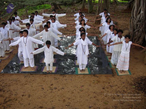 2008 Gurukul Photo 285 1baEKyEmAYV3ovq0E-UaGFLOn7AQ0EZ9S.jpg