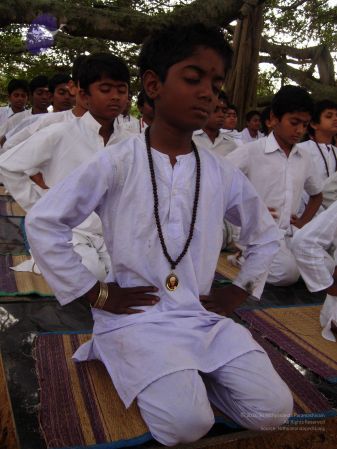 2008 Gurukul Photo 291 1eZwtjGHAn8YAwd5Y3wRByHSAvKGccANC.jpg