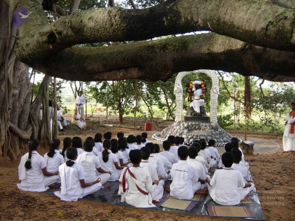 2008 Gurukul Photo 317 1uxHpV57V4r7BdhxX6kymbXLa5Uv1c0JA.jpg