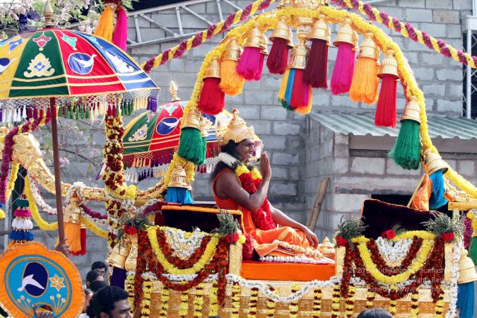 20091227IMG 9759 CMP WM00001000 Procession.jpg