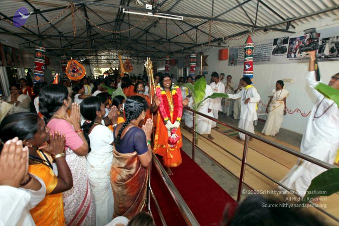 20091227IMG 9798 CMP WM00001000 Procession.jpg