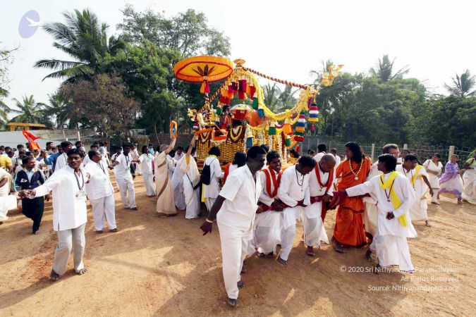 20091227IMG 9878 CMP WM00001000 Procession.jpg