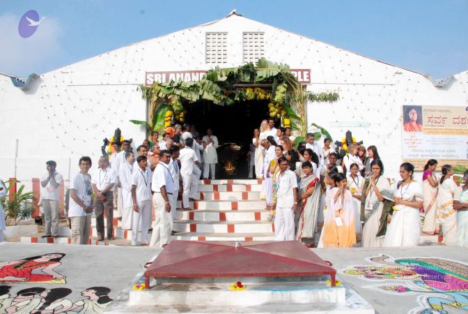 20091229DSC 7839 CMP WM00100 Procession.jpg