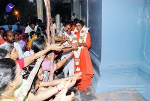 2009 devotees waving CMP WM 00.jpg