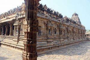 Airavatesvara Temple, Darasuram.jpg
