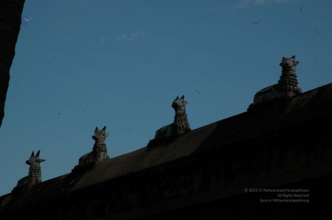 ArunachaleshwaraTemple KrittikaMandapam 11Nov2006 Area 10 watermarked.jpg