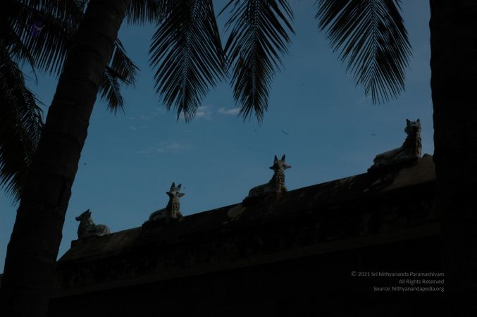 ArunachaleshwaraTemple KrittikaMandapam 11Nov2006 Area 11 watermarked.jpg