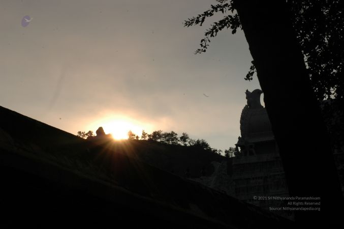 ArunachaleshwaraTemple KrittikaMandapam 11Nov2006 Area 1 watermarked.jpg