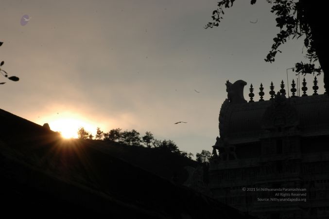 ArunachaleshwaraTemple KrittikaMandapam 11Nov2006 Area 2 watermarked.jpg