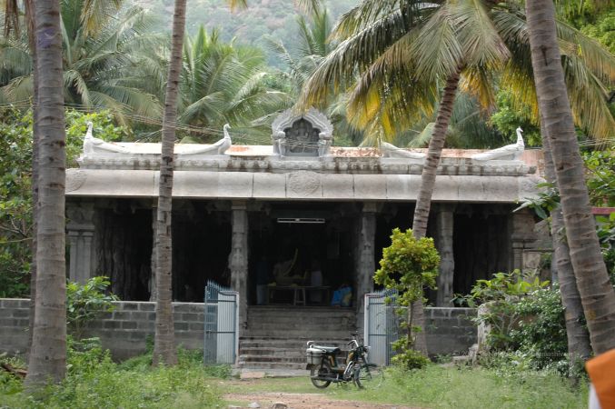 ArunachaleshwaraTemple KrittikaMandapam 11Nov2006 Area 6 watermarked.jpg