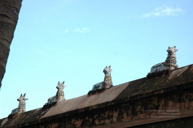 ArunachaleshwaraTemple KrittikaMandapam 11Nov2006 Area 9 watermarked.jpg