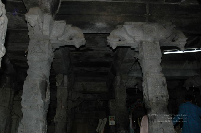ArunachaleshwaraTemple KrittikaMandapam 11Nov2006 Pillars 10 watermarked.jpg