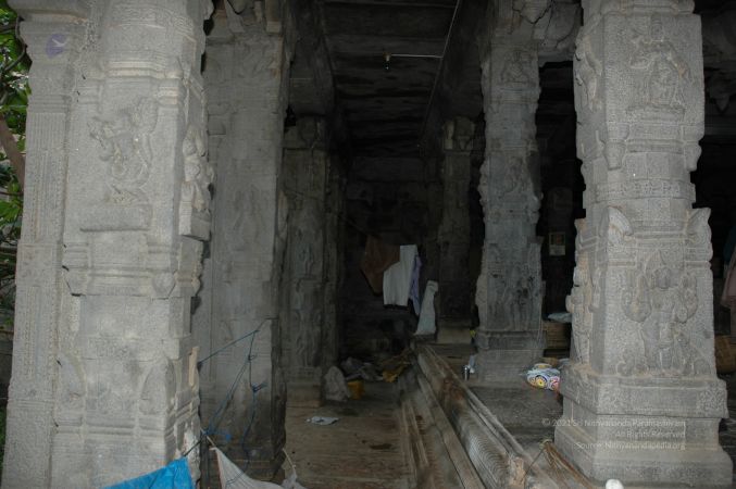 ArunachaleshwaraTemple KrittikaMandapam 11Nov2006 Pillars 8 watermarked.jpg