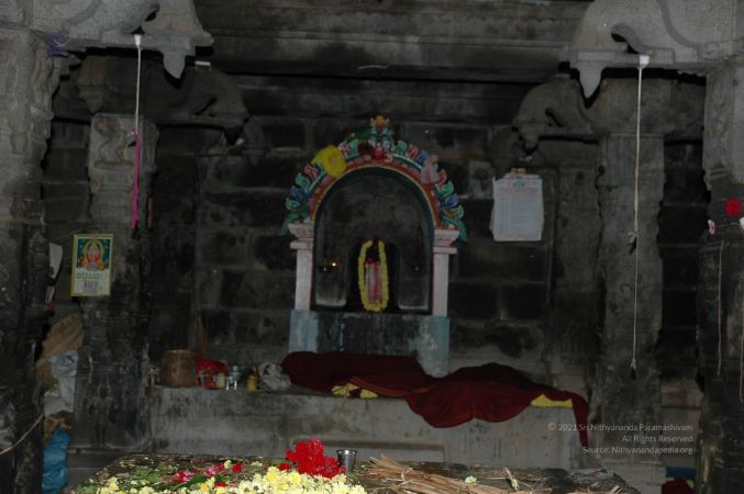 ArunachaleshwaraTemple KrittikaMandapam 11Nov2006 Subrahmanya 1 watermarked.jpg