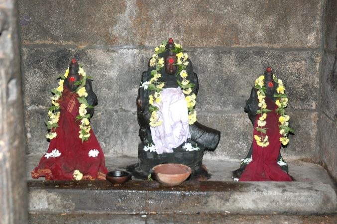 ArunachaleshwaraTemple KrittikaMandapam 11Nov2006 Subrahmanya 3 watermarked.jpg