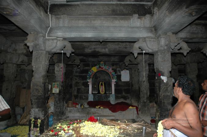 ArunachaleshwaraTemple KrittikaMandapam 11Nov2006 Subramanian 5 watermarked.jpg