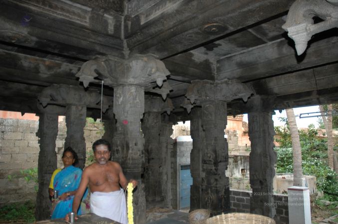 ArunachaleshwaraTemple KrittikaMandapam 11Nov2006 Subramanian 6 watermarked.jpg