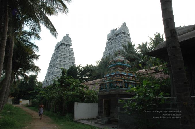 ArunachaleshwaraTemple KrittikaMandapam 11Nov2006 Subramanian 7 watermarked.jpg