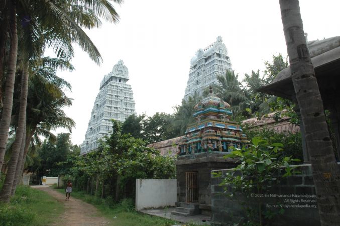 ArunachaleshwaraTemple KrittikaMandapam 11Nov2006 Subramanian 8 watermarked.jpg