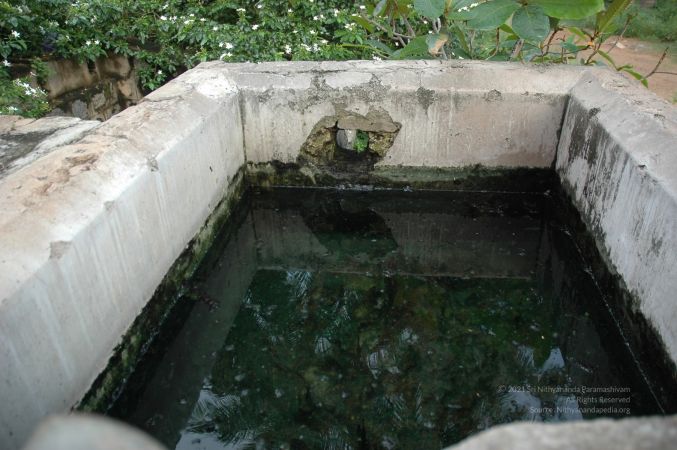 ArunachaleshwaraTemple KrittikaMandapam 11Nov2006 Well 3 watermarked.jpg