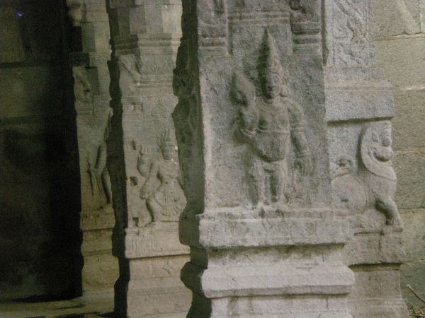 ArunachaleshwaraTemple KrittikaMandapam 2007-08 Pillars 14 watermarked.jpg