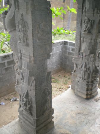 ArunachaleshwaraTemple KrittikaMandapam 2007-08 Pillars 6 watermarked.jpg