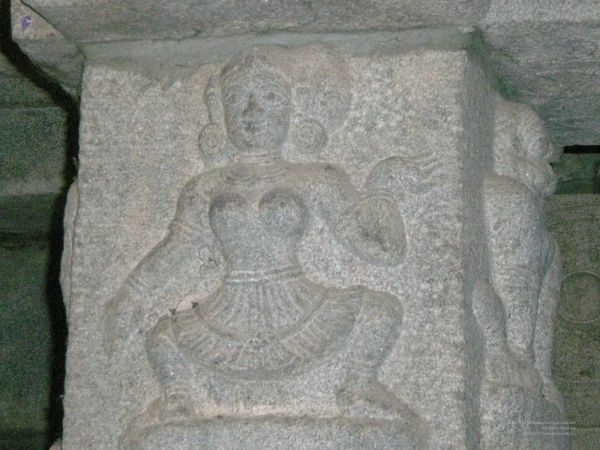 ArunachaleshwaraTemple KrittikaMandapam 2007-08 Pillars 7 watermarked.jpg