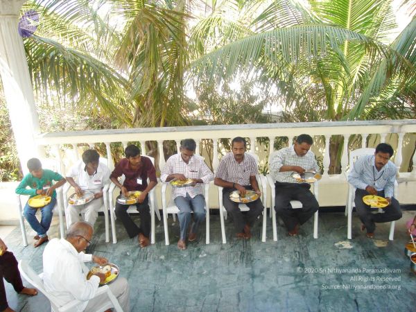 Batch 2014-02feb-02nd-nithyananda-diary-ndy-thiruvanmiyur-participant-enjoying-food-2 CMP WM.jpg