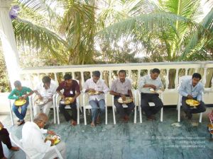 Batch 2014-02feb-02nd-nithyananda-diary 1012666 632309633472874 1410843520 n-ndy-thiruvanmiyur-participants-enjoying-food-1 CMP WM.jpg