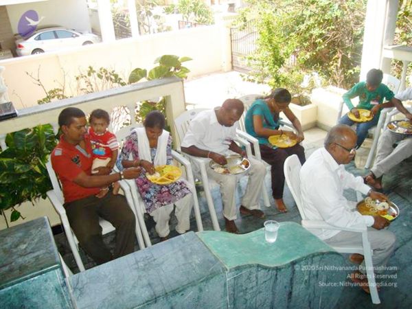 Batch 2014-02feb-02nd-nithyananda-diary 1554621 632309213472916 5786609 n-ndy-thiruvanmiyur-participants-enjoying-food-2 CMP WM.jpg