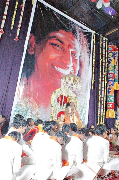 File:Batch batch DSC 2518 CMP WM.jpg