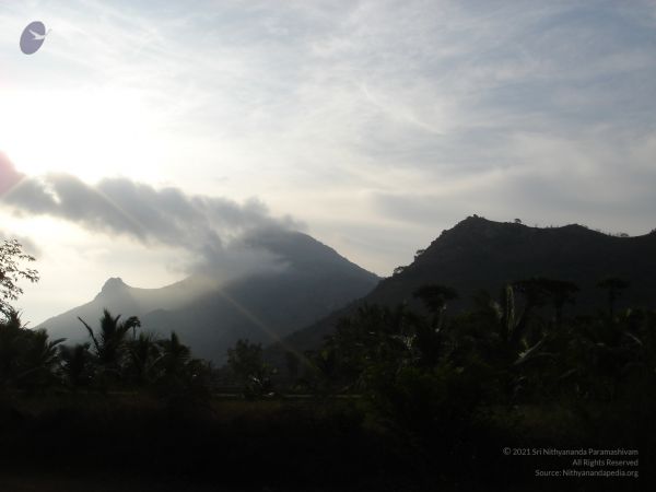 HILL Tiruvannamalai Arunachala 6Apr2007 (3)-03.jpg