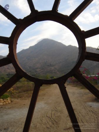 HILL Tiruvannamalai Arunachala 6Apr2007 (71)-61.jpg
