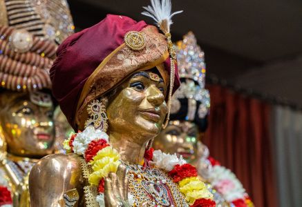 KAILASA-LOS-ANGELES--USA-2019-12-20-1559WDfsaUKsxgAzxi qN c1oFBerf45a.jpg