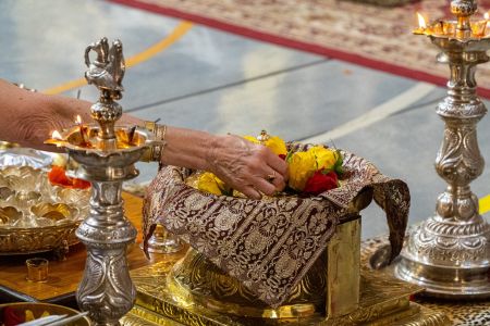 KAILASA-LOS-ANGELES--USA-2019-12-20-1SQPXh2t27BGHQGb jSfABIqLTSD8ulGb.jpg