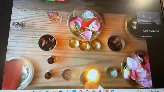 KAILASA-LOS-ANGELES--USA-2022-01-14-1jXMSFKBC0VH 7FA7doveDB z7dz1Y5Ix.jpg