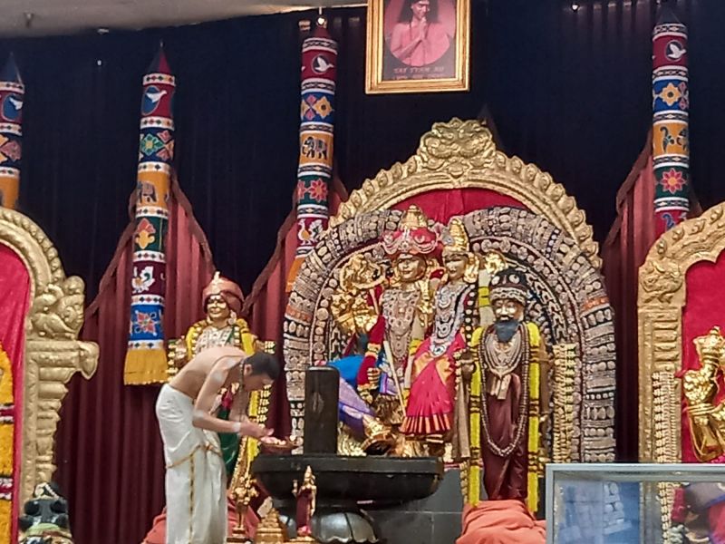 File:KAILASA-LOS-ANGELES--USA-2022-04-05-1kAhDxFUWwTGN UcVOPTUFH5cB8ehp1Nu.jpg