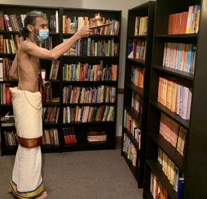 KAILASA-OHIO--USA-2020-10-25-1FWH67 twhbjijslHW8-yk5uNfkOAsX6S.jpg