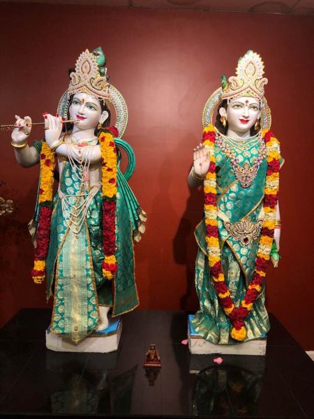 File:KailasaInHouston RadhaKrisha.jpg