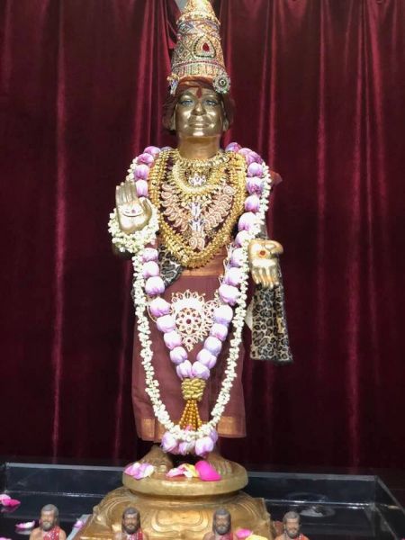 File:KailasaInHouston Swamiji.jpg