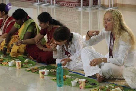 Nithyananda-Annalaya-2011-01-01-1 ZNBZJHmooeyKol7ylKCBGfEcrQBDs O.jpg