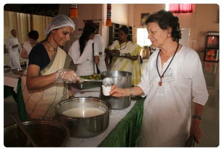 Nithyananda-Annalaya-2013-01-01-1BcrIhWrGvR-fmp3dX b1 dly YUCwoUR.jpg