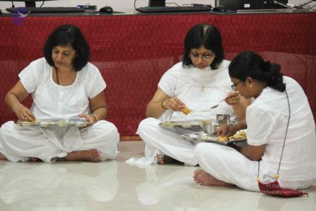 Nithyananda-Annalaya-2013-01-01-1 m20xvNvkunVFoYEaP52Qs7dxR4k5L06.jpg