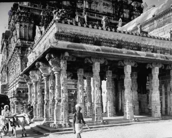 Temple eastern-gopuram-of-arunachaleshwar-36.jpg